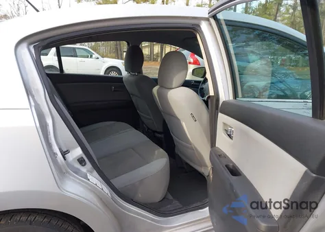 2010 Nissan Sentra 2.0Sr z USA, uszkodzony, nr VIN 3N1AB6AP7AL690902